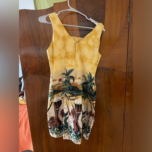 Vintage Hawaiian dress. - Picture 2 of 4